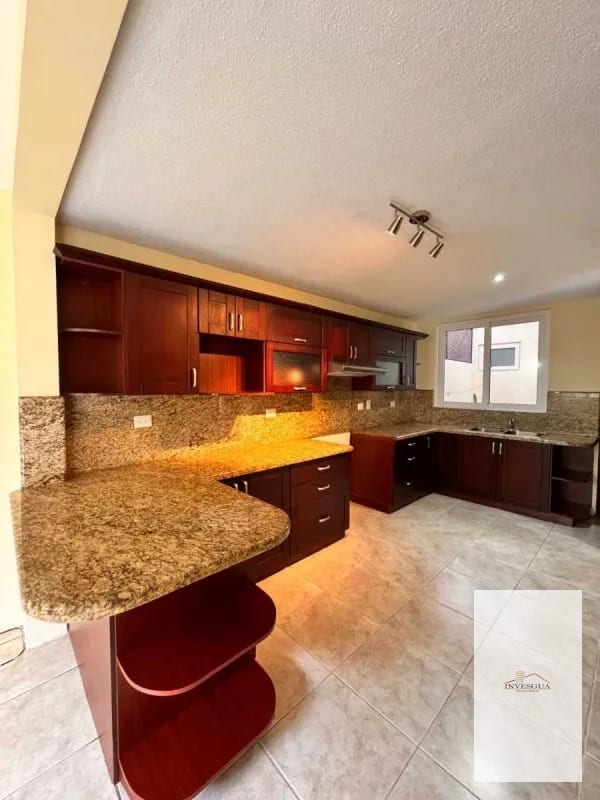 Casa En Venta En Fraijanes Villas De Entreverdes — Casa en Venta en Fraijanes, Carretera a El Salvador, Guatemala, Ciudad — foto 8 de 12
