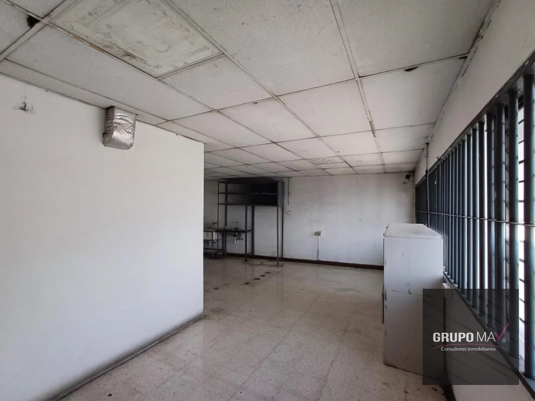 Casa Comercial Zona 6 - 7
