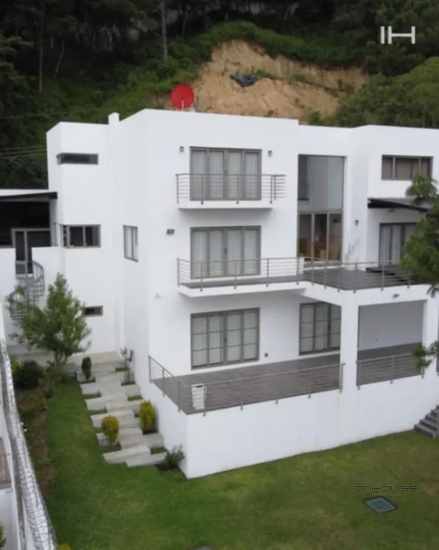 CASA EN VENTA EN ZONA 16 MODERNA, CUMBRES - 1