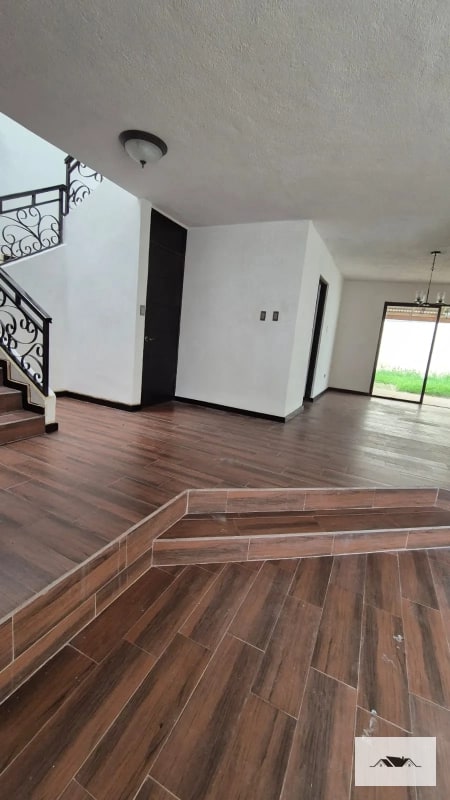 EN VENTA CASA PARA REMODELAR  KM 12.5  CAES SANTA ROSALIA — Casa en Venta en Santa Rosalia La Laguna, Carretera a El Salvador, Guatemala, Ciudad — foto 2 de 15