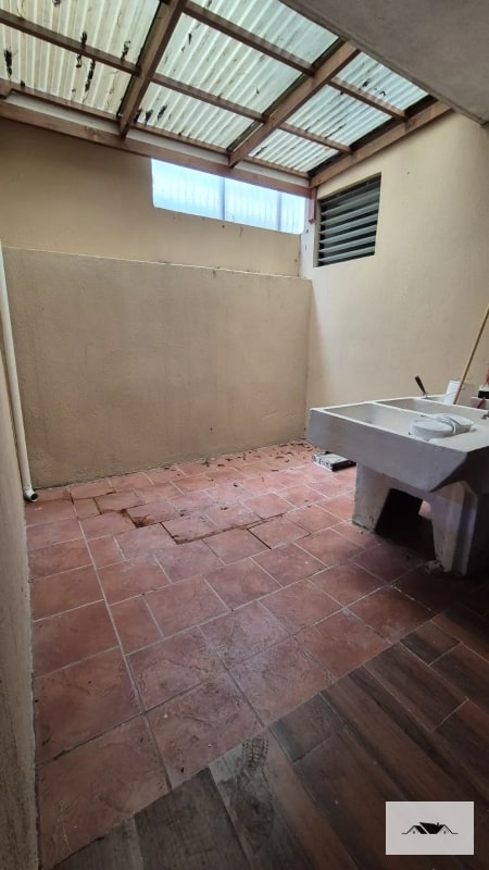 EN VENTA CASA PARA REMODELAR KM 12.5 CAES SANTA ROSALIA — Casa en Venta en Santa Rosalia La Laguna, Carretera a El Salvador, Guatemala, Ciudad — foto 3 de 15