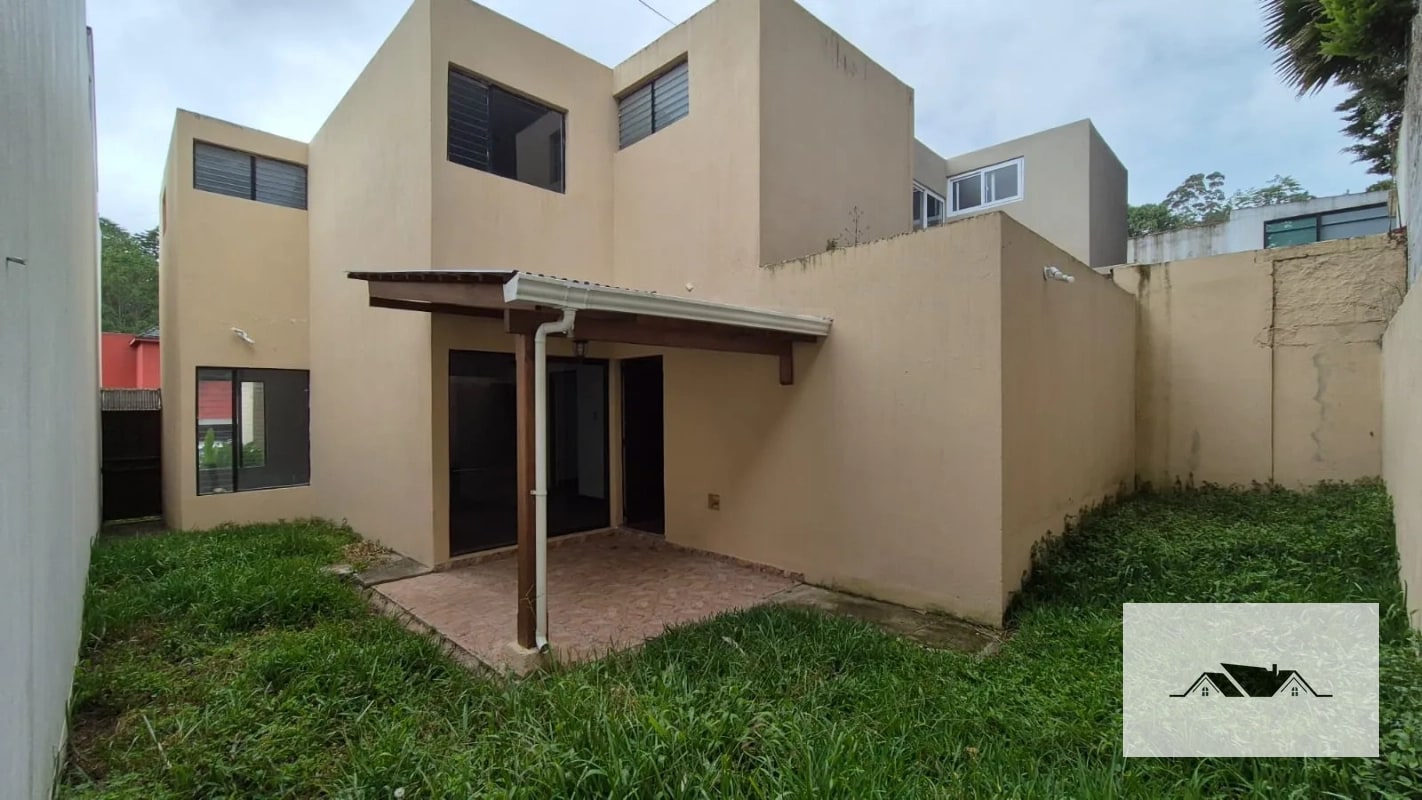 EN VENTA CASA PARA REMODELAR KM 12.5 CAES SANTA ROSALIA — Casa en Venta en Santa Rosalia La Laguna, Carretera a El Salvador, Guatemala, Ciudad — foto 4 de 15