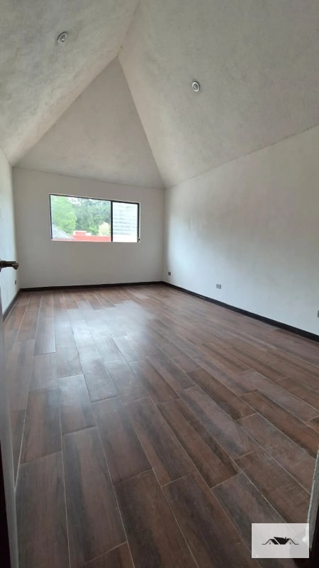 EN VENTA CASA PARA REMODELAR  KM 12.5  CAES SANTA ROSALIA — Casa en Venta en Santa Rosalia La Laguna, Carretera a El Salvador, Guatemala, Ciudad — foto 8 de 15
