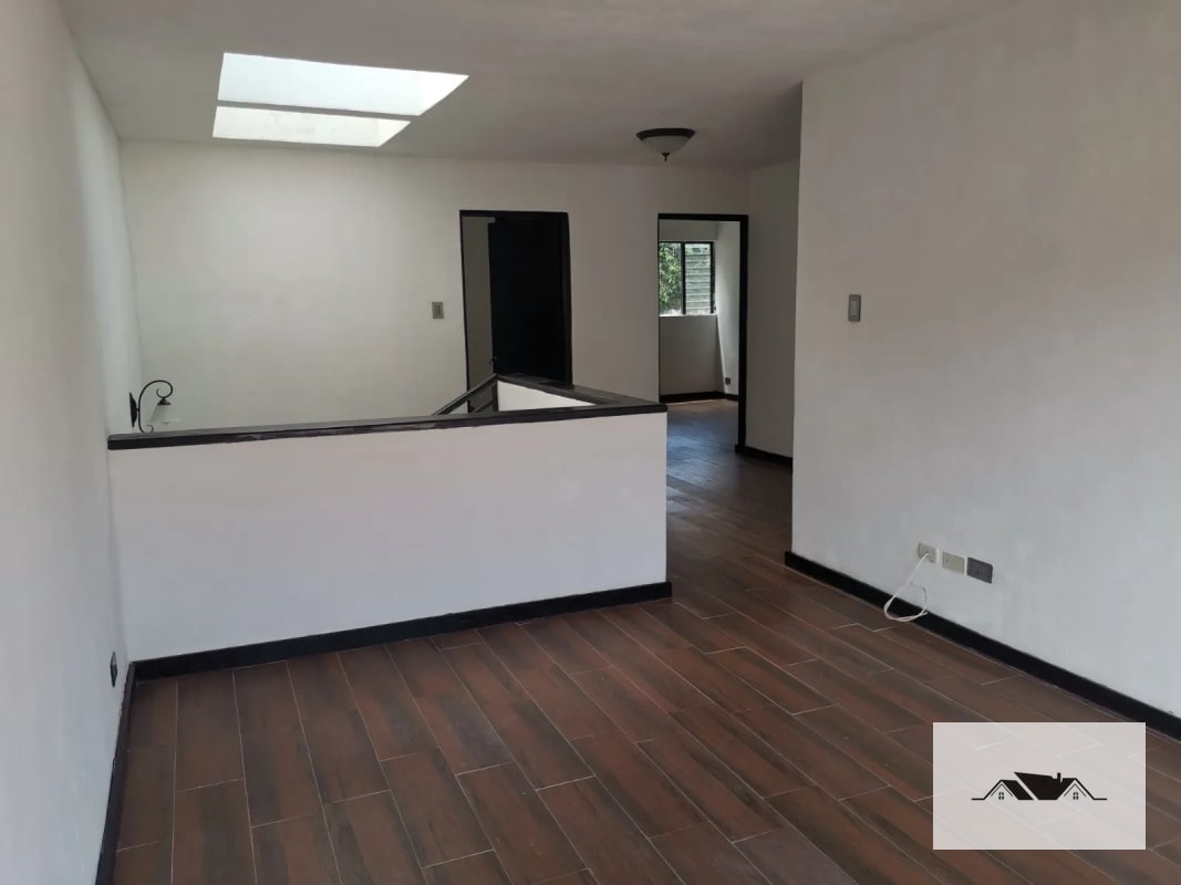 EN VENTA CASA PARA REMODELAR  KM 12.5  CAES SANTA ROSALIA — Casa en Venta en Santa Rosalia La Laguna, Carretera a El Salvador, Guatemala, Ciudad — foto 12 de 15