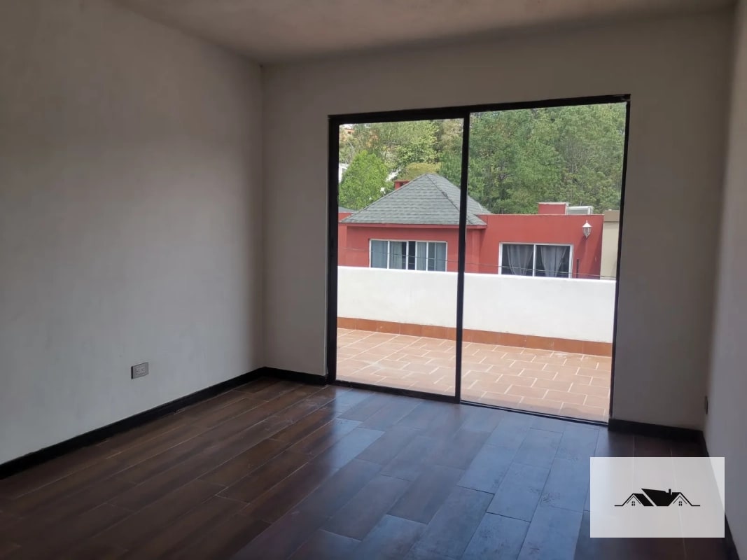EN VENTA CASA PARA REMODELAR KM 12.5 CAES SANTA ROSALIA — Casa en Venta en Santa Rosalia La Laguna, Carretera a El Salvador, Guatemala, Ciudad — foto 13 de 15