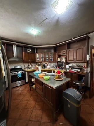 Casa en venta en zona 10 fuera de garita dentro de área residencial de 5 habitaciones — Casa en Venta en Zona 10, Guatemala, Ciudad — miniatura 2 de 16