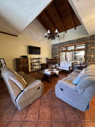 Casa en venta en zona 10 fuera de garita dentro de área residencial de 5 habitaciones — Casa en Venta en Zona 10, Guatemala, Ciudad — miniatura 1 de 16