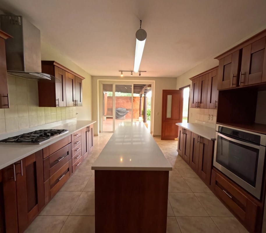 CASA EN VENTA CARRETERA AL SALVADOR PORTAL DEL BOSQUE ll — Casa en Venta en Portal del Bosque II, Carretera a El Salvador, Guatemala, Ciudad — foto 7 de 9