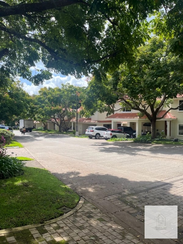 Linda Casa Portal del Bosque 1, CES en venta - 15