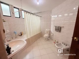 Residencia en Venta en Colinas de Andalucía — Casa en Venta en Carretera a El Salvador, Guatemala, Ciudad — miniatura 2 de 9