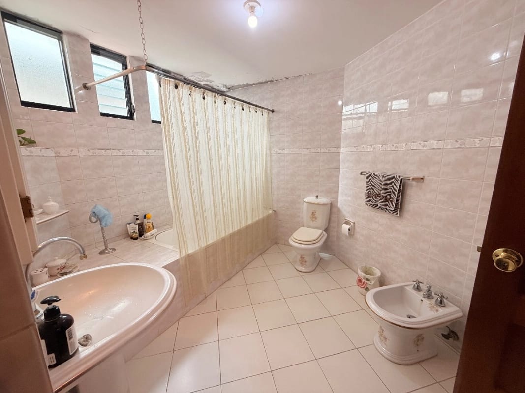 Residencia en Venta en Colinas de Andalucía — Casa en Venta en Carretera a El Salvador, Guatemala, Ciudad — foto 2 de 9