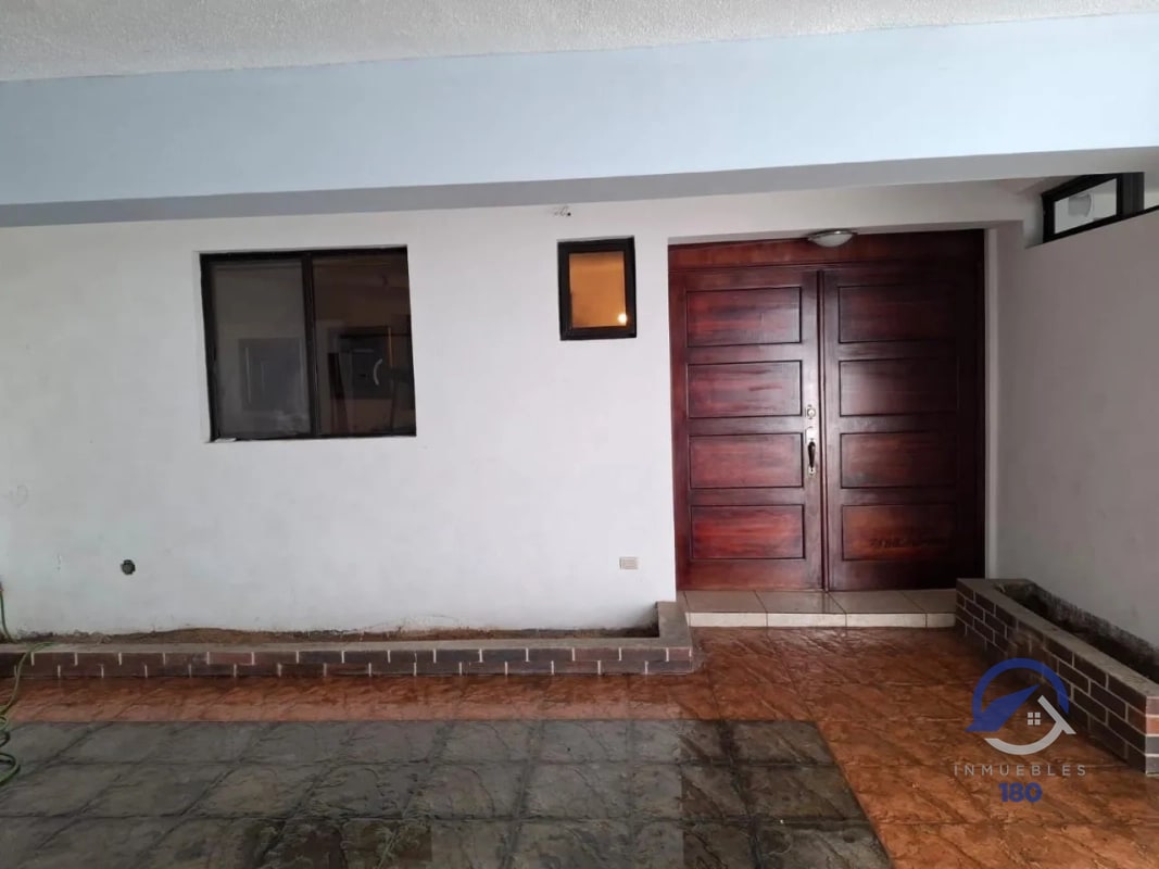 Casa en venta en Jardines de la Asunción, zona 5, Ciudad de Guatemala - 1