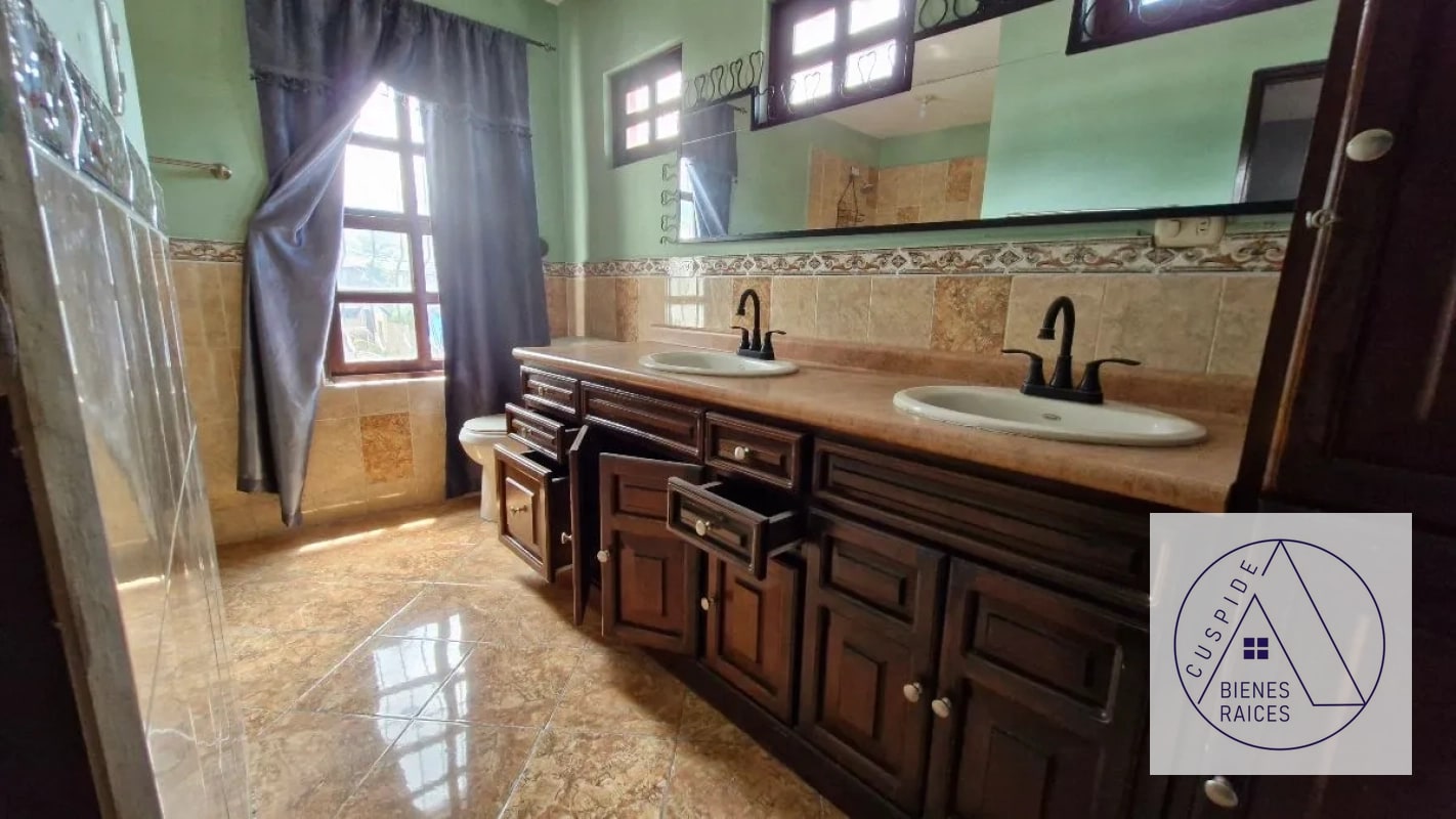 Antigua Guatemala San Bartolome Becerra se vende Casa fuera de condominio. - 6