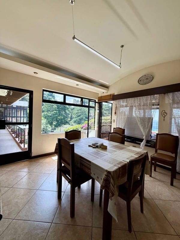 casa en Venta Bellas Luces, acceso privado por La Brecha, final 20 calle zona 10 — Casa en Venta en Bellas Luces, Santa Catarina Pinula, Guatemala, Ciudad — foto 8 de 11