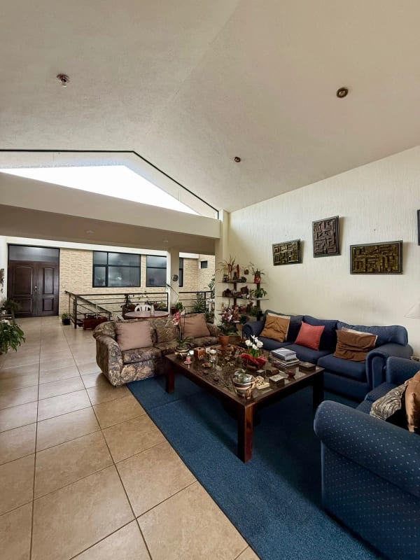 casa en Venta Bellas Luces, acceso privado por La Brecha, final 20 calle zona 10 — Casa en Venta en Bellas Luces, Santa Catarina Pinula, Guatemala, Ciudad — foto 7 de 11