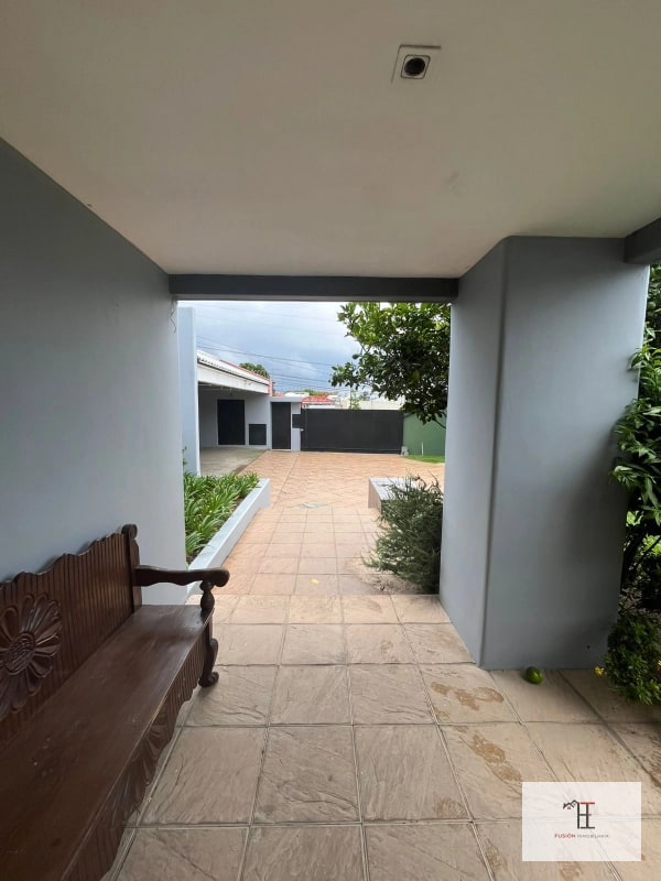 Venta Casa amplia en La Montaña zona 16 - 9