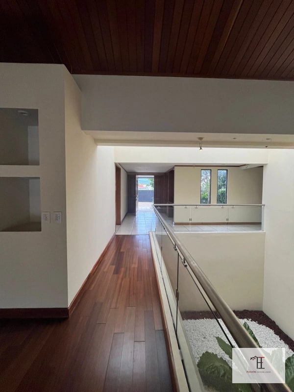 Venta Casa amplia en La Montaña zona 16 - 8