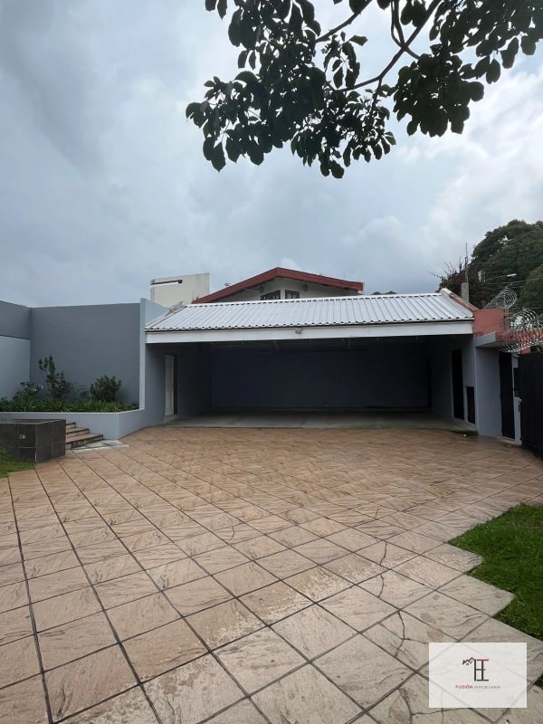Venta Casa amplia en La Montaña zona 16 - 6
