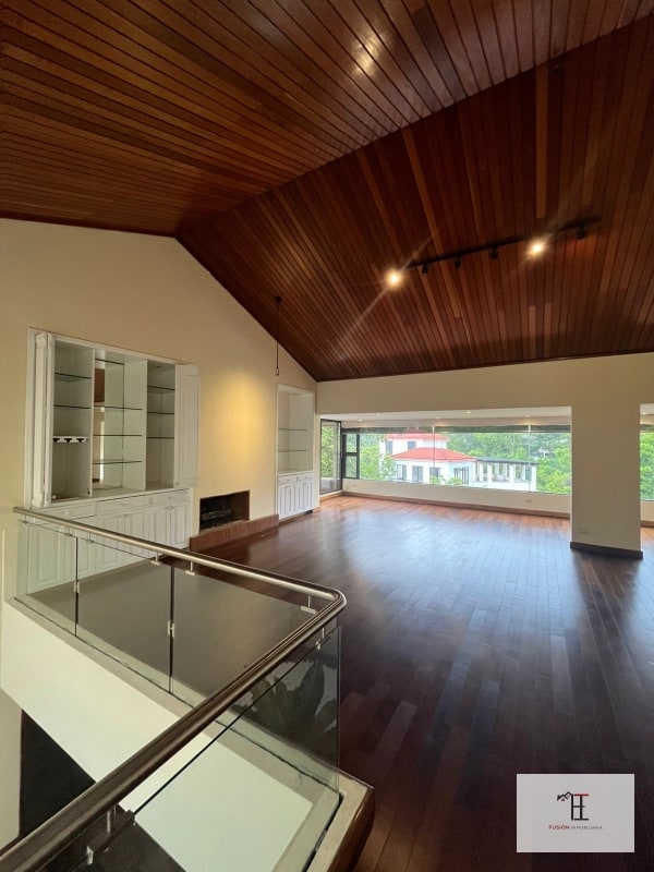 Venta Casa amplia en La Montaña zona 16 - 5