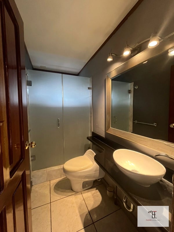 Venta Casa amplia en La Montaña zona 16 - 4
