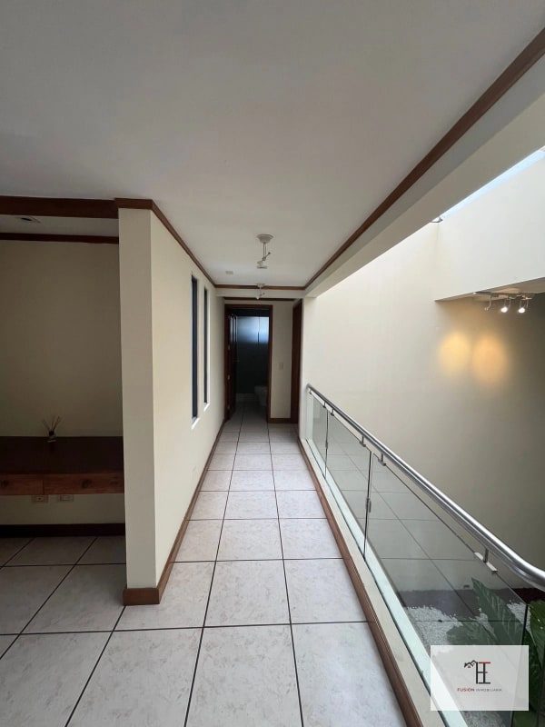 Venta Casa amplia en La Montaña zona 16 - 3