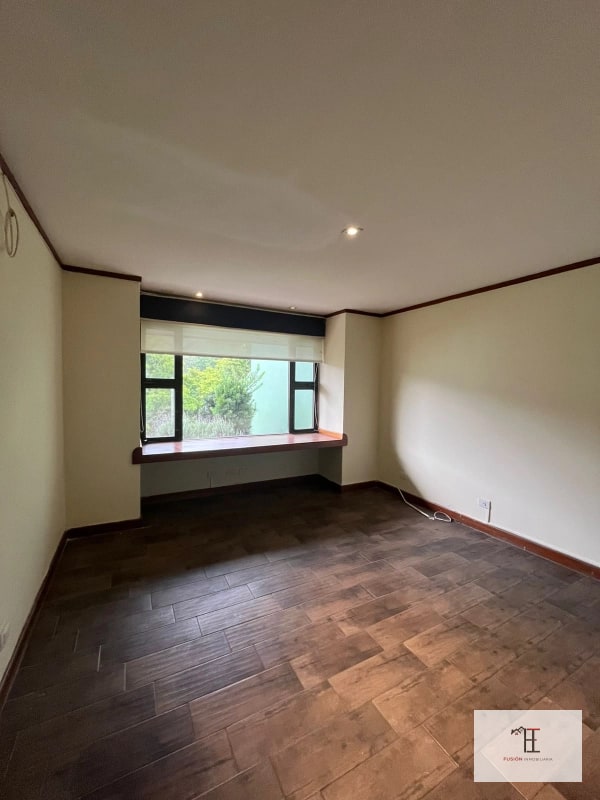 Venta Casa amplia en La Montaña zona 16 - 2