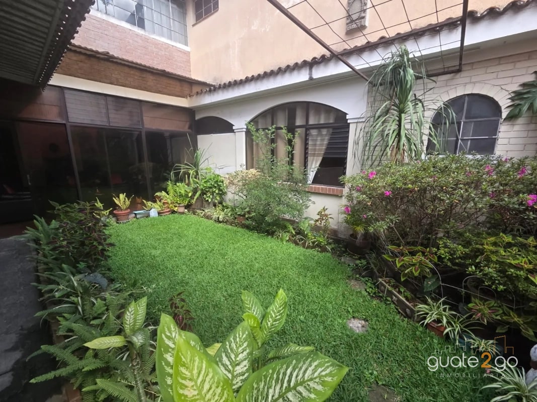 Casa de esquina en zona 2 fuera de garita - 1