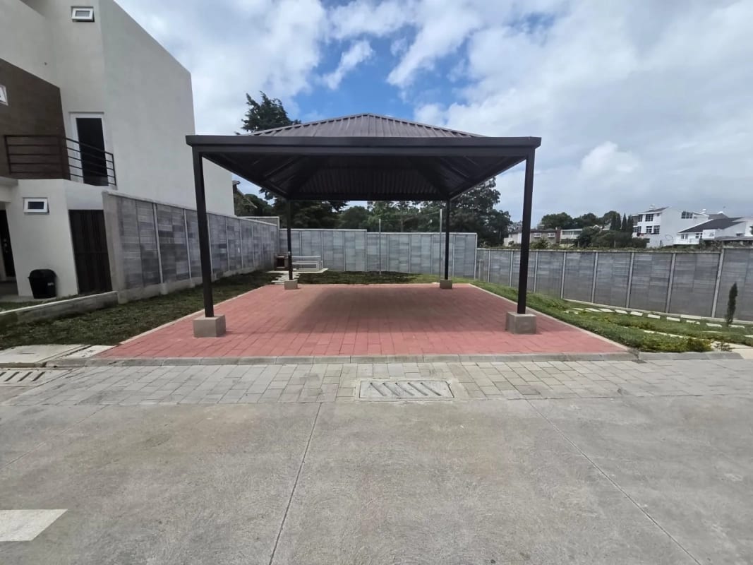 Casa para estrenar en Los Eucaliptos de Pinabetes — Casa en Venta en km 16-20, Carretera a El Salvador, Guatemala, Ciudad — foto 2 de 14