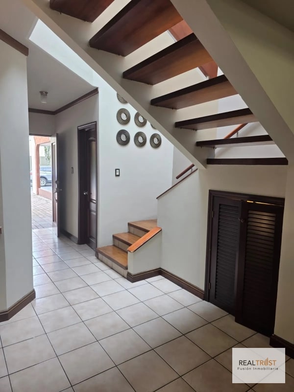 Casa en venta Zona 16 - 8