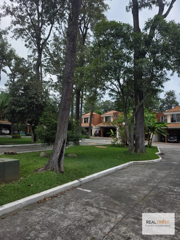 Casa en venta Zona 16 - 12
