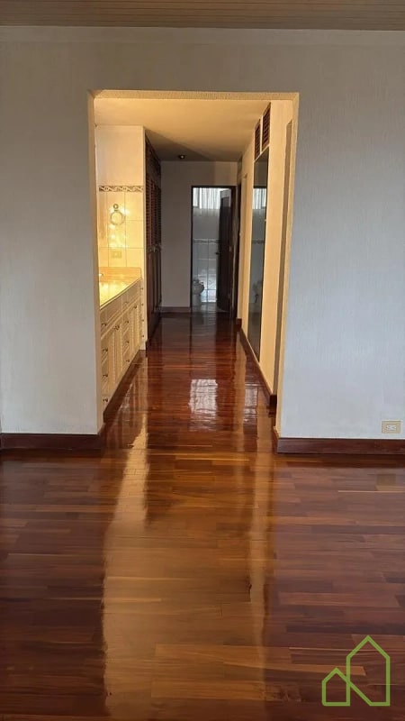 Amplia Residencia en Venta/Alquiler en Montebello 2 - 3