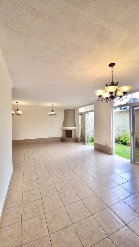 Zona 7 de Mixco • Casa en venta • Altos del Encinal II - 5