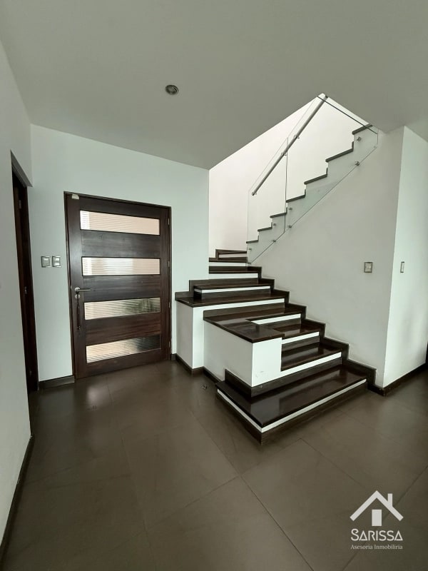 CASA EN RENTA/VENTA ¡VISTA ESPECTACULAR! - 2