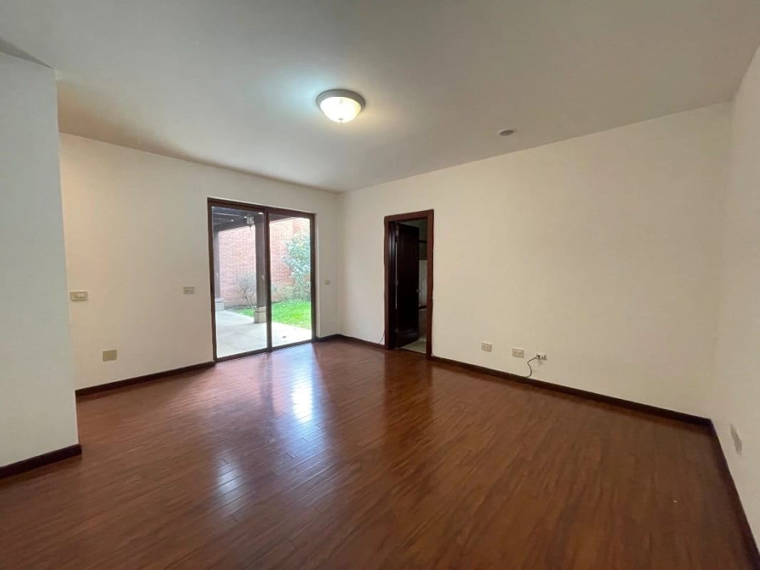 CASA VENTA CONDOMINIO PUERTA GRANDE KM14.1 CAES ~ 4 DORMITORIOS $650,000 — Casa en Venta en Carretera a El Salvador, Guatemala, Ciudad — foto 3 de 5