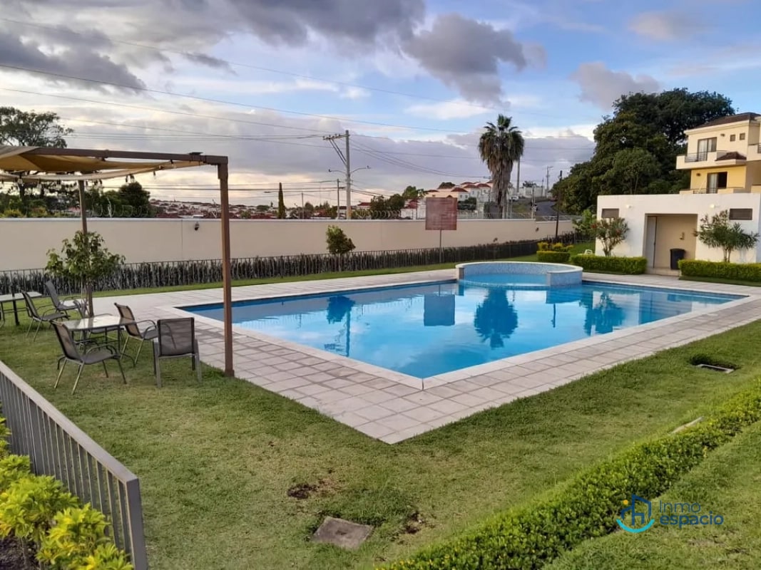 Casa en Venta- Zona 4 de Mixco, Vistas del Naranjo 1 - 2