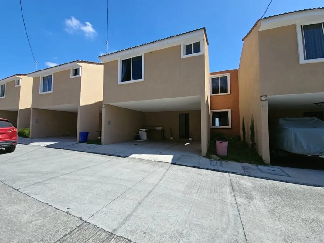 Venta de Casa con Jardín Amplio, Villas del Pinar San Cristóbal , Q1,775,000 — Casa en Venta en Pinares de San Cristobal, Zona 8 Mixco, Guatemala, Ciudad — foto 7 de 14