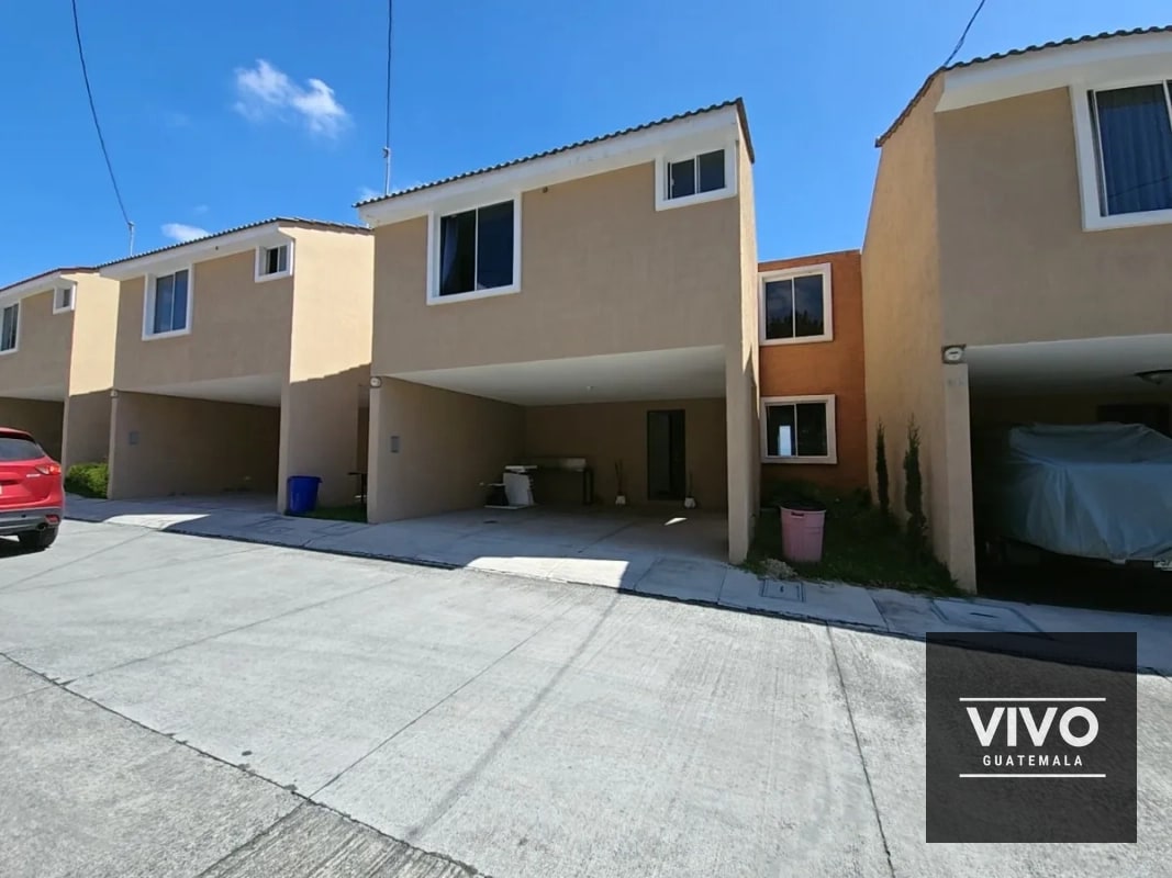 Venta de Casa con Jardín Amplio, Villas del Pinar San Cristóbal , Q1,775,000 — Casa en Venta en Pinares de San Cristobal, Zona 8 Mixco, Guatemala, Ciudad — foto 7 de 14