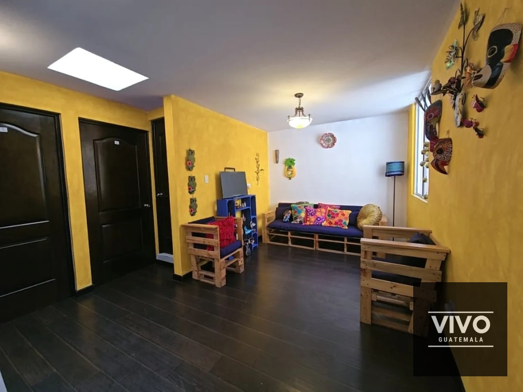 Venta de Casa con Jardín Amplio, Villas del Pinar San Cristóbal , Q1,775,000 — Casa en Venta en Pinares de San Cristobal, Zona 8 Mixco, Guatemala, Ciudad — foto 11 de 14