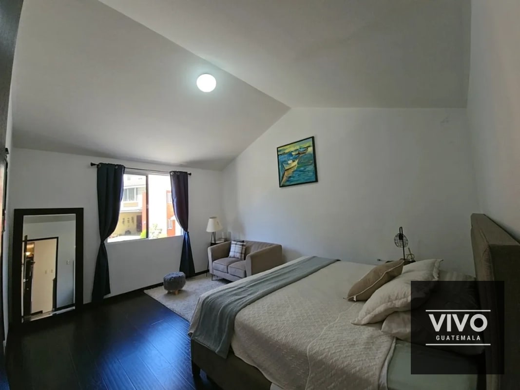 Venta de Casa con Jardín Amplio, Villas del Pinar San Cristóbal , Q1,775,000 — Casa en Venta en Pinares de San Cristobal, Zona 8 Mixco, Guatemala, Ciudad — foto 10 de 14
