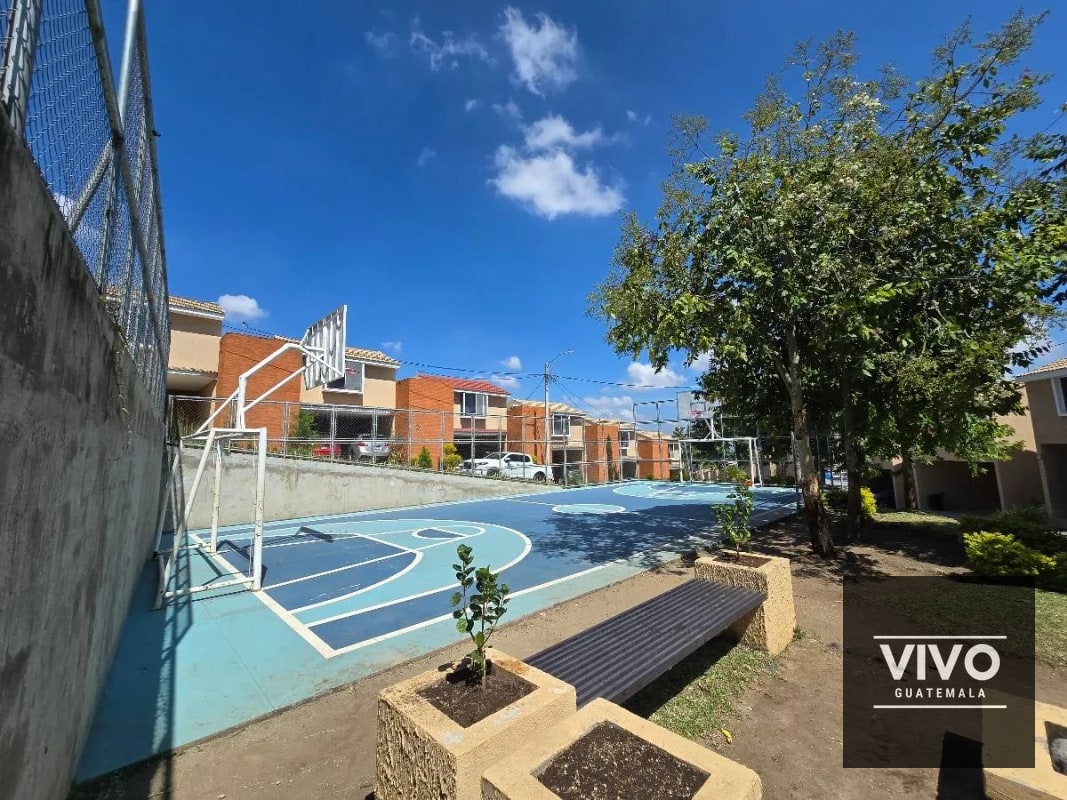 Venta de Casa con Jardín Amplio, Villas del Pinar San Cristóbal , Q1,775,000 — Casa en Venta en Pinares de San Cristobal, Zona 8 Mixco, Guatemala, Ciudad — foto 4 de 14