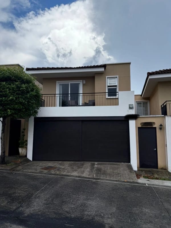 Casa en Venta Cumbres de La Arboleda Km. 21.5 CAES — Casa en Venta en Cumbres de La Arboleda, Carretera a El Salvador, Guatemala, Ciudad — foto 1 de 13