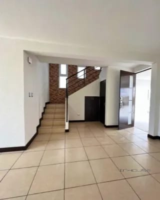 CASA EN VENTA EN CAES KM 25 -ALTOS DE VILLAGE- — Casa en Venta en Carretera a El Salvador, Guatemala, Ciudad — miniatura 8 de 10