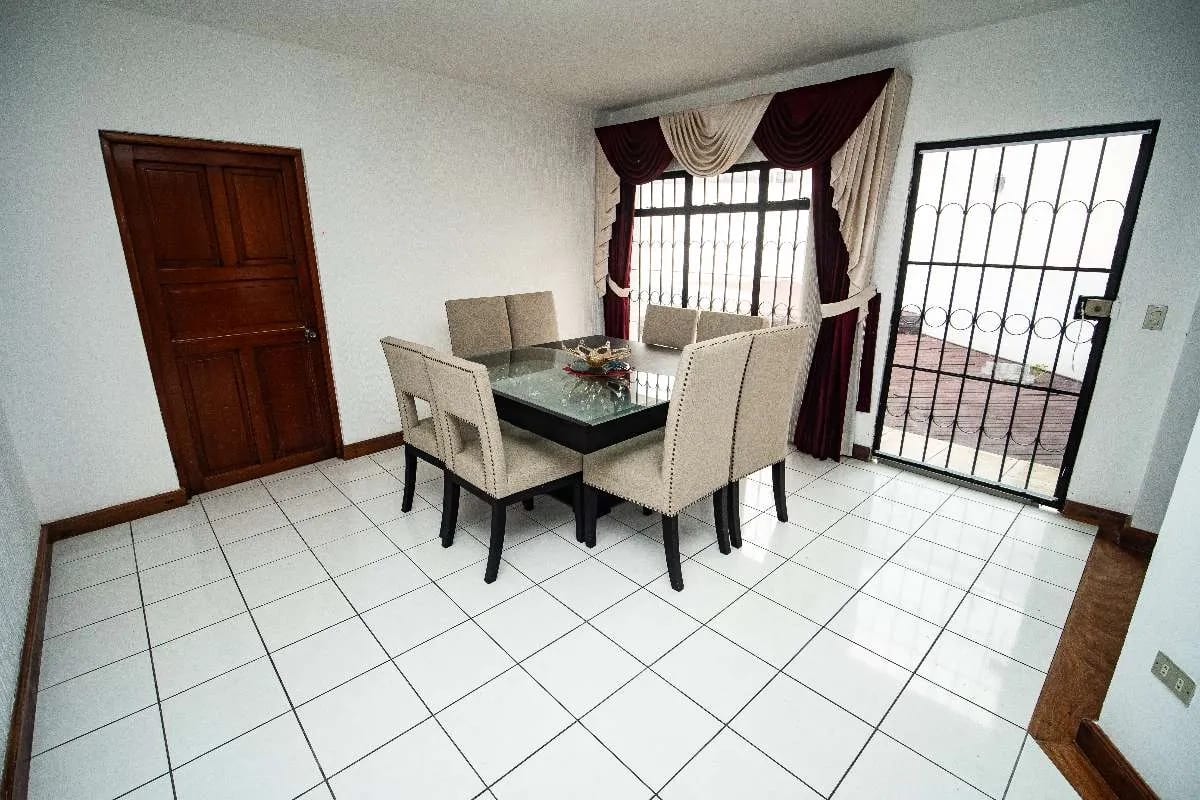 Se vende casa, 4 habitaciones,  Boulevard Balcones, San Cristóbal – Mixco - 11