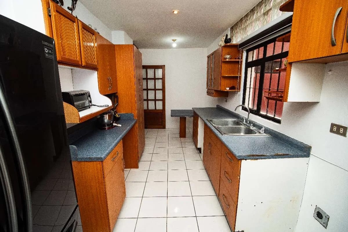 Se vende casa, 4 habitaciones,  Boulevard Balcones, San Cristóbal – Mixco - 9