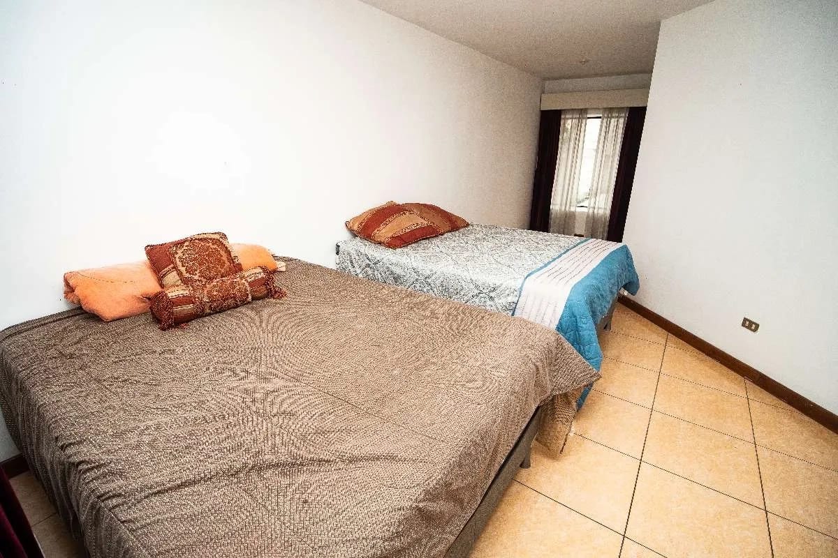 Se vende casa, 4 habitaciones,  Boulevard Balcones, San Cristóbal – Mixco - 3