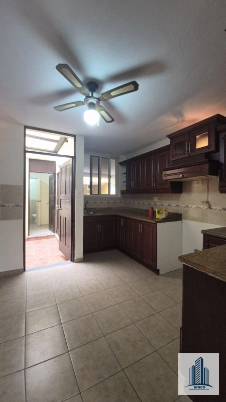 Vendo Casa en Quinta Los Encinos Z.7 de Mixco - 5