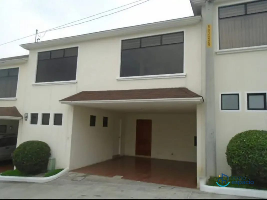 Casa en venta zona 8 mixco-San Cristóbal — Casa en Venta en Zona 8 Mixco, Guatemala, Ciudad — foto 1 de 17
