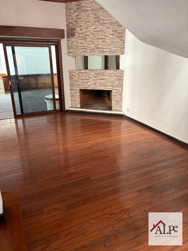 Inversión de Alto Perfil: Casa con Renta Activa en Sector La Villa, Zona 14 - 11