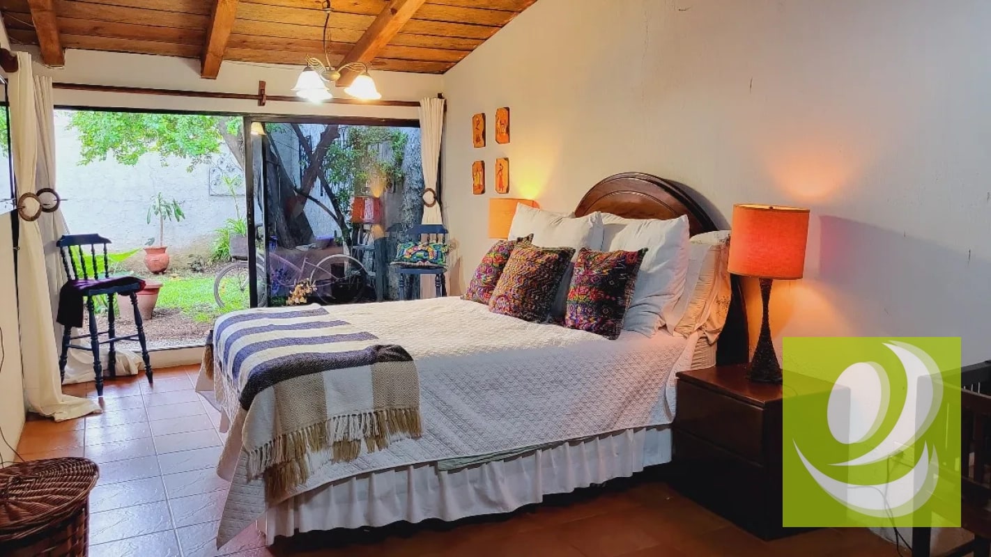 CASA EN VENTA EN ZONA 2 DE MIXCO COL. ALVARADO - 2
