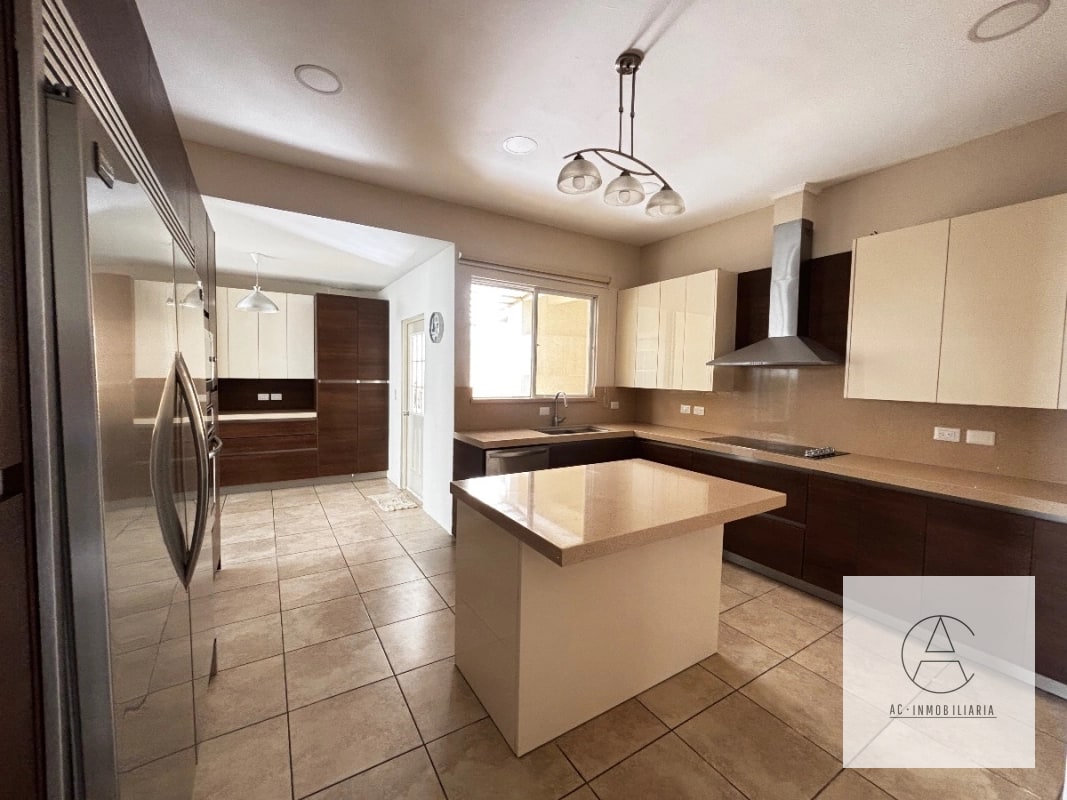 Linda casa en venta en Portal del Bosque 1 - 13